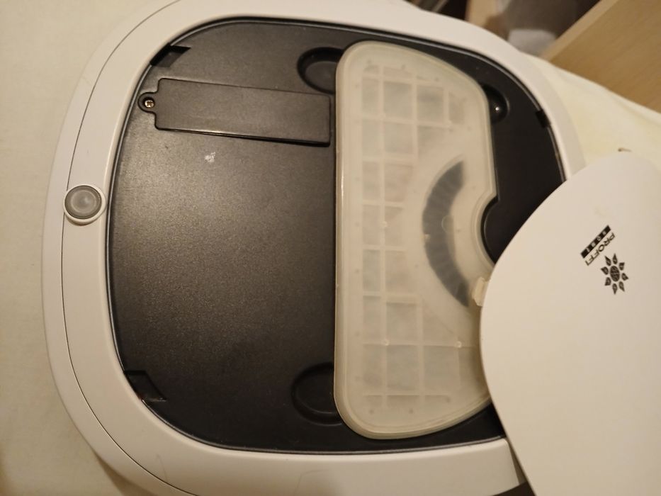 Продам "робот- пылесос" proffi home, пульт от жк телевизора б/у