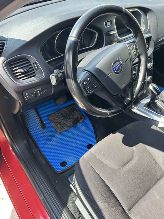 CITITI CU ATENTIE!! Vand Volvo V 40  Automat ,1.6 diesel 115 CP