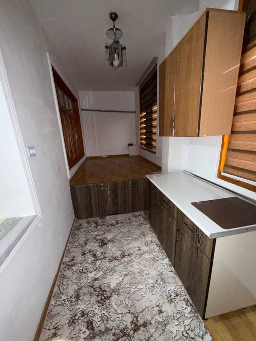 Sotiladi 9-bozor yonida joylashgan 3 xonali kvartira