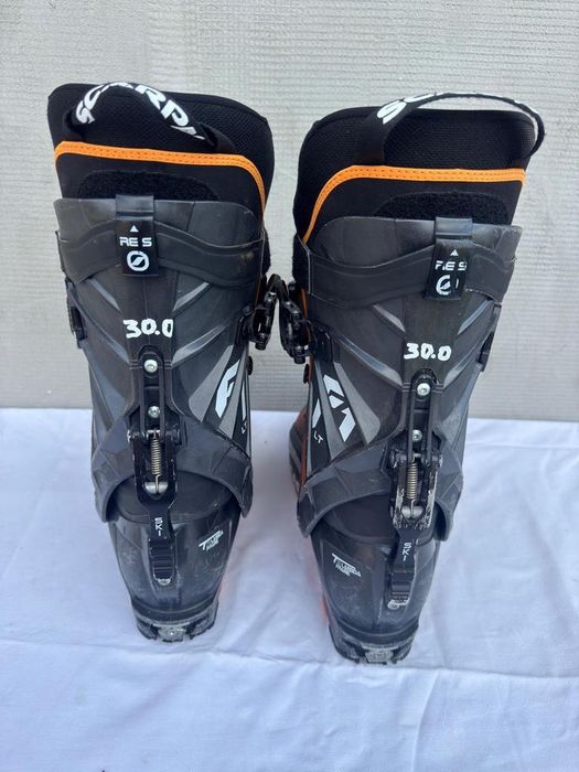 Clapari ski schi tura skimo Scarpa F1 LT Carve marime EUR:46 Mondo:30.0 Flex:100 last:100