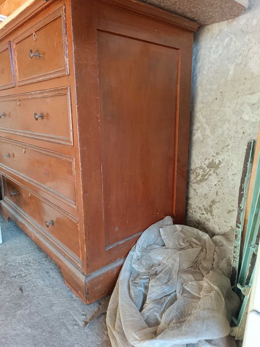 Деревянный комод