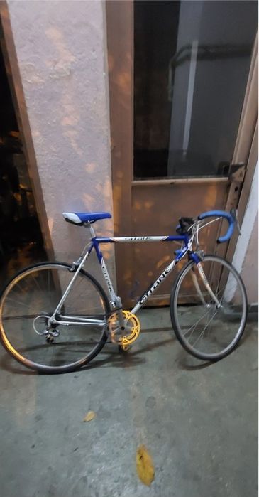 Vând bicicleta cursiera Gitane
