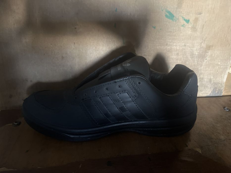 Продам кроссовки новые