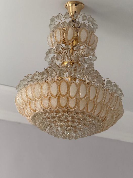 продам люстру срочно