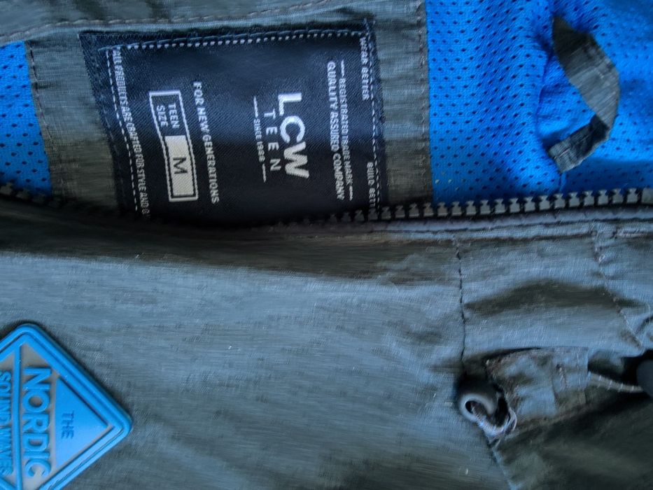 Продам куртки подростковые