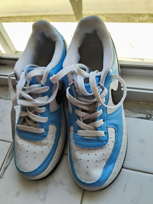 Vând în Pitești sau București adidași Nike Air, pentru copii, originali, mărime 36,5 cm!