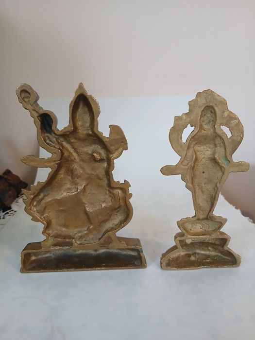 Doua statuiete hinduse,reprezentand doua zeitati.