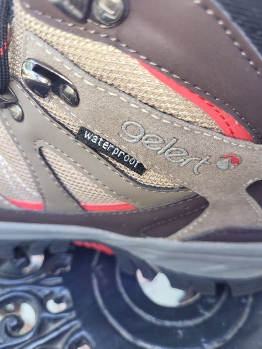 Vând bocanci barbați outdoors marca Gelert