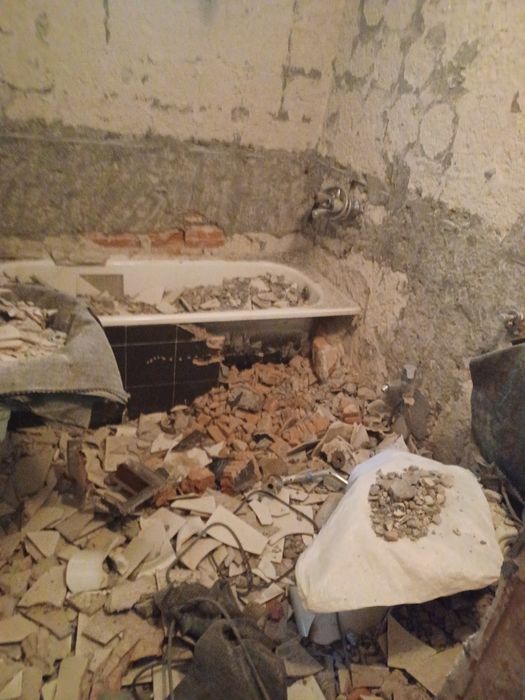 Кърти, чисти, стари мебели, мазета и тавани