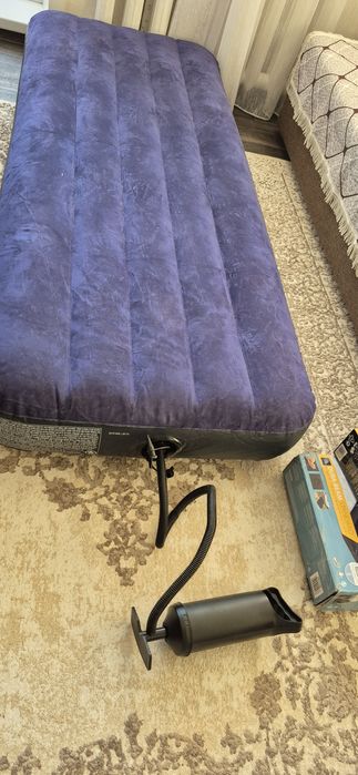 Продам два матраса с насосом