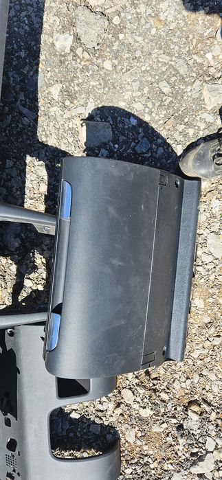 Aрматурно табло/централна конзола/подлакатник/жабка за Audi A3 8P Ауди А3 8П