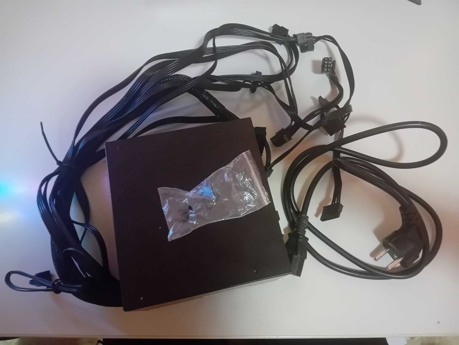 Sursă de la AQIRYS (pulsar) cu putere de 550W