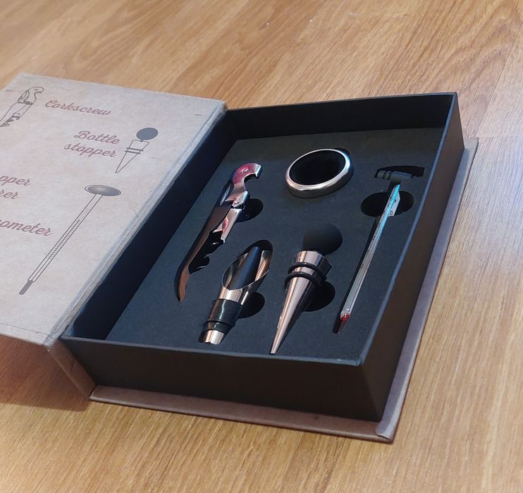 Set accesorii pentru servirea vinului
