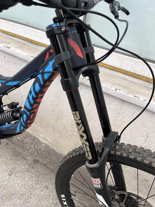 Bicicleta DH etrem Devinci Wilson