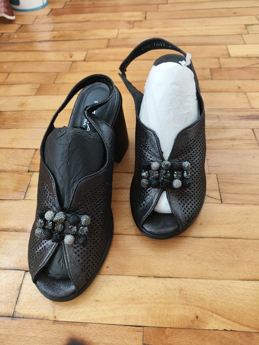 Продам кожаные туфли 39,40 размер