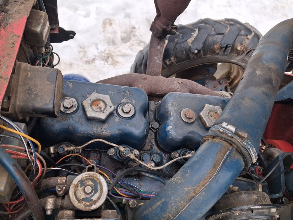 Vând tractor universal 550