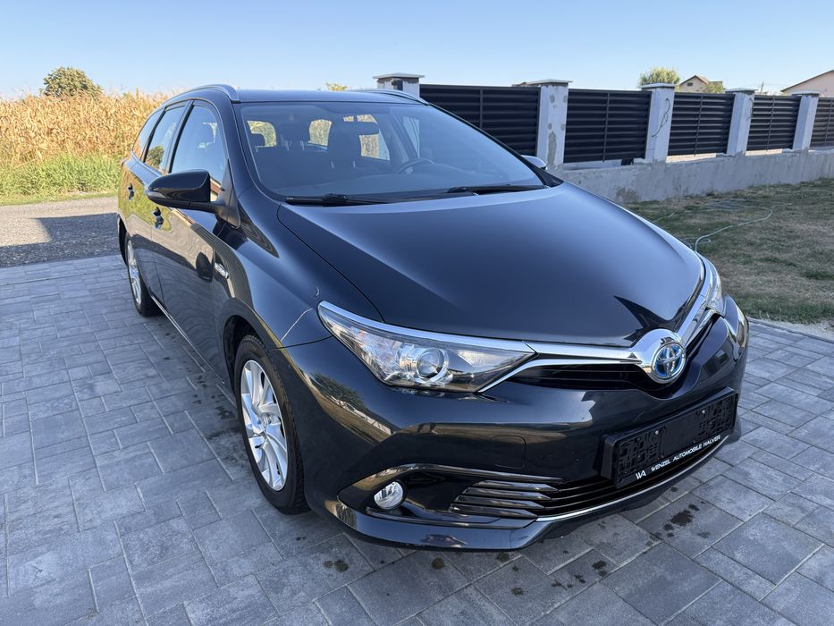 Toyota Auris 2017 Hybrid Lounge Istoric Toyota  119.000km