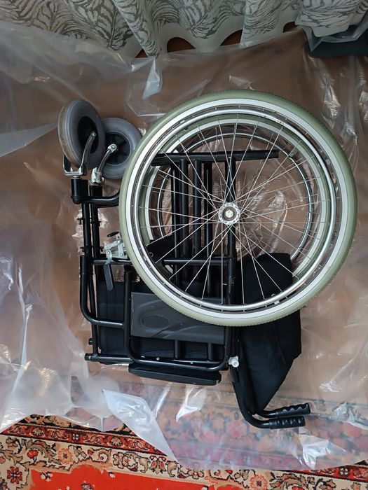 Продам инвалидную коляску