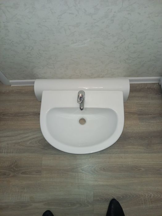 Раковина со смесителем