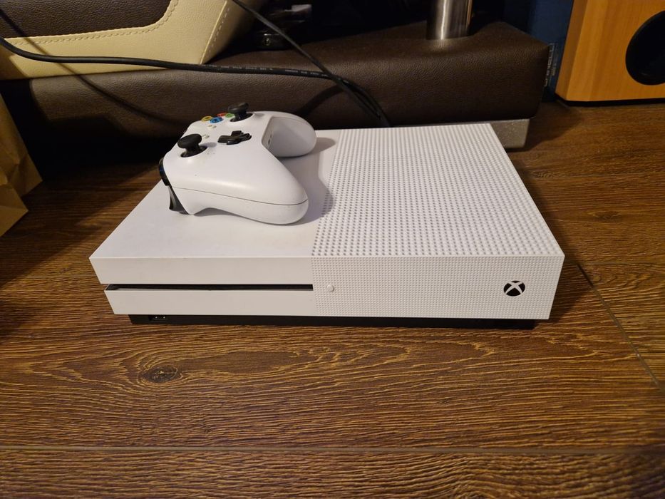 Xbox one S 1tb cd version