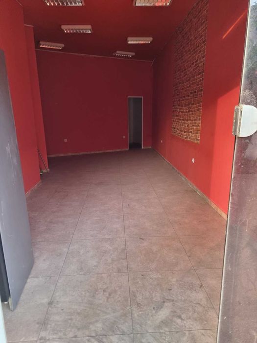 Дава се под наем Магазин в Пазарджик, Идеален център - 40 кв.м за 255 € - Снимка #2