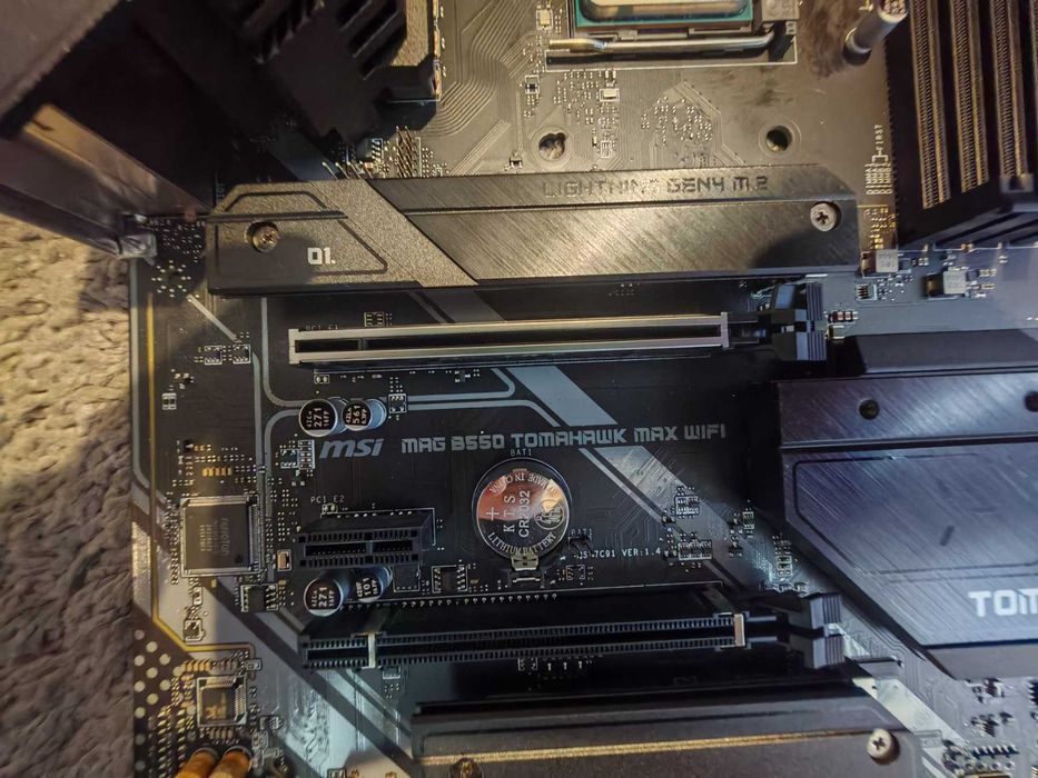 Комплект MSI MAG B550 TOMAHAWK MAX WIFI + Ryzen 5 5600x, шестядрен 3.5/4.6GHz АМ4