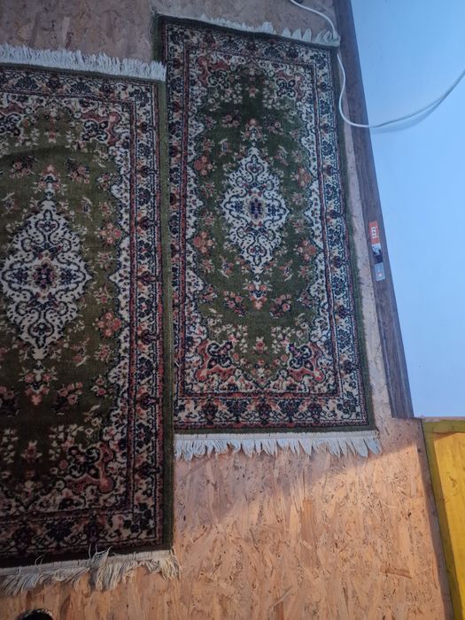 Vând poteci persane.