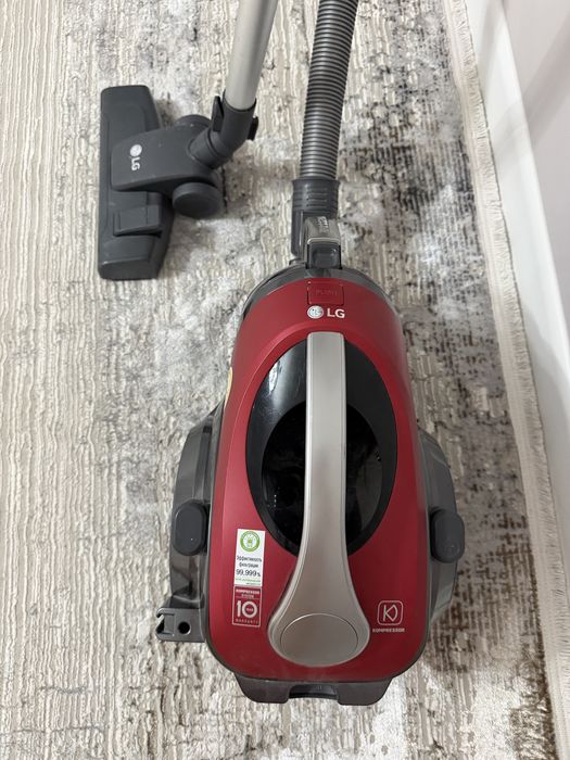 Продается Пылесос LG компрессор