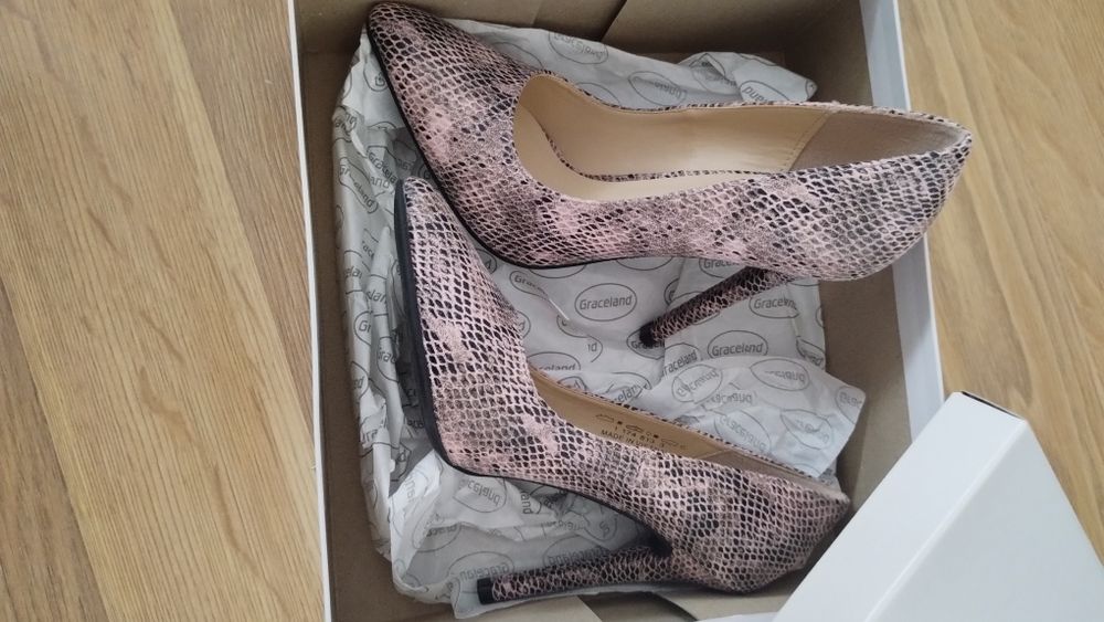 Pantofi stiletto