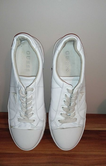 Оригинални маратонки на GUESS