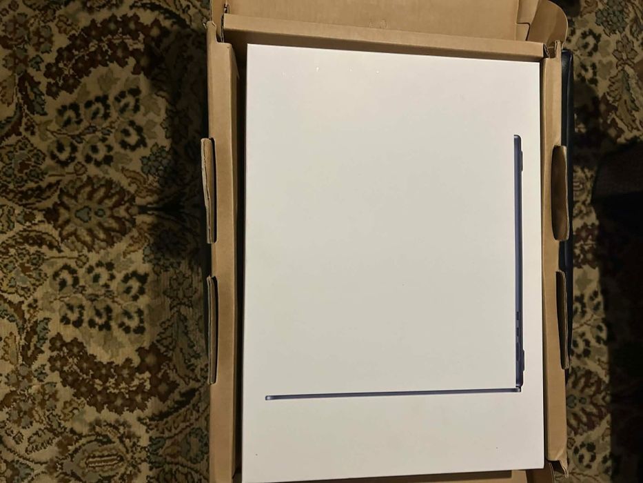 Apple Macbook 15  M4 2025