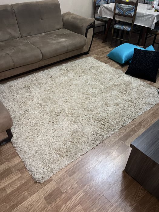 Продаван килим.