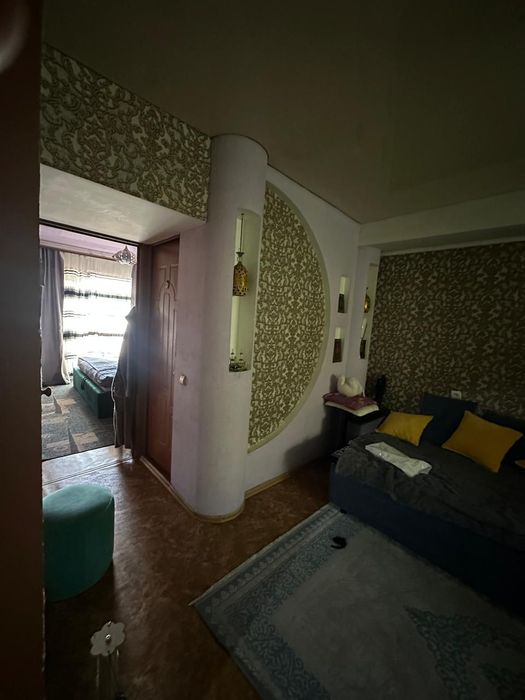 Продам двух комнатную квартиру