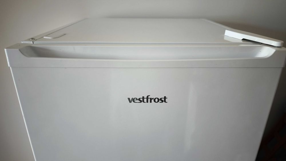 Хладилник VESTFROST VF 2653 E . Безплатна доставка във Варна.