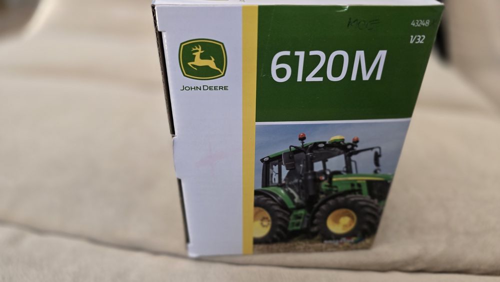 John Deere 6120M  - macheta tractor