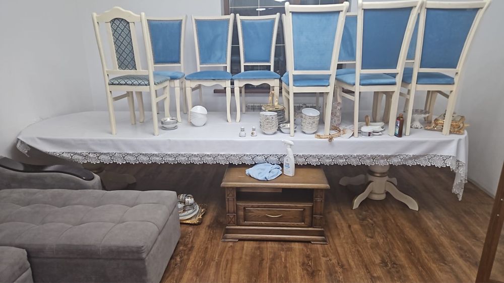 Продам Стол и стулья