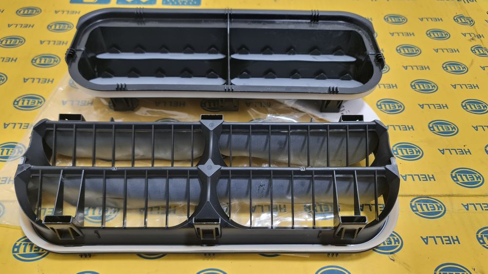 Grila ventilație aer aripa VW T5 T6 Amarok Caddy 7LA819181