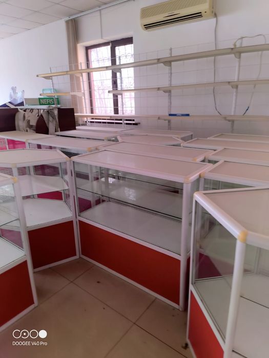 Стеклянные витрины