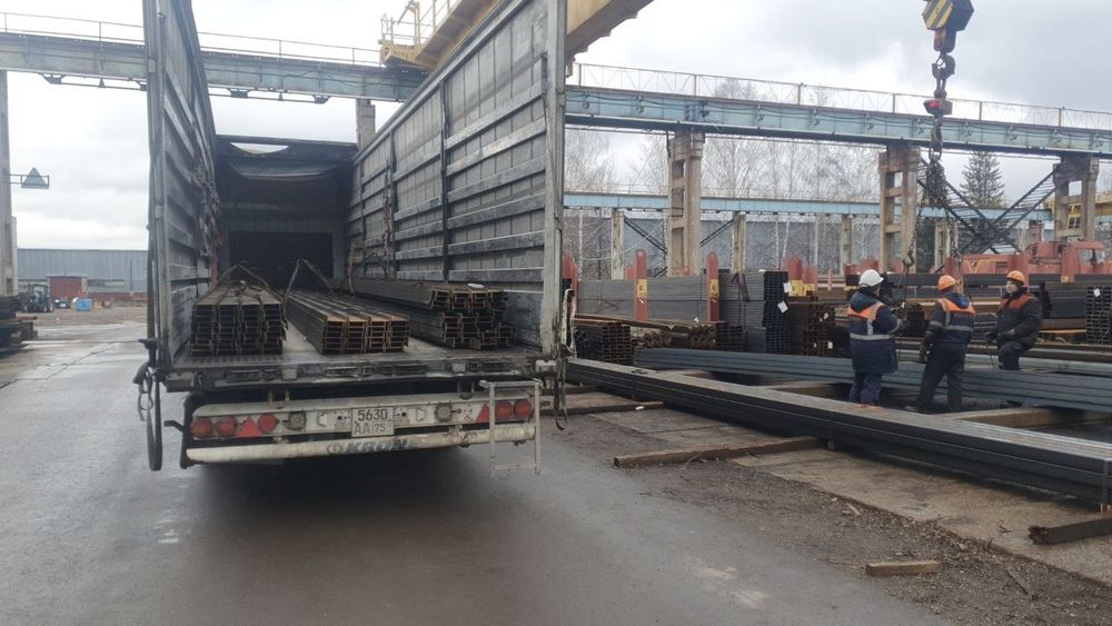 Фура хизмати шаланда хизмати перевозки грузов реф траллер Исузу фура