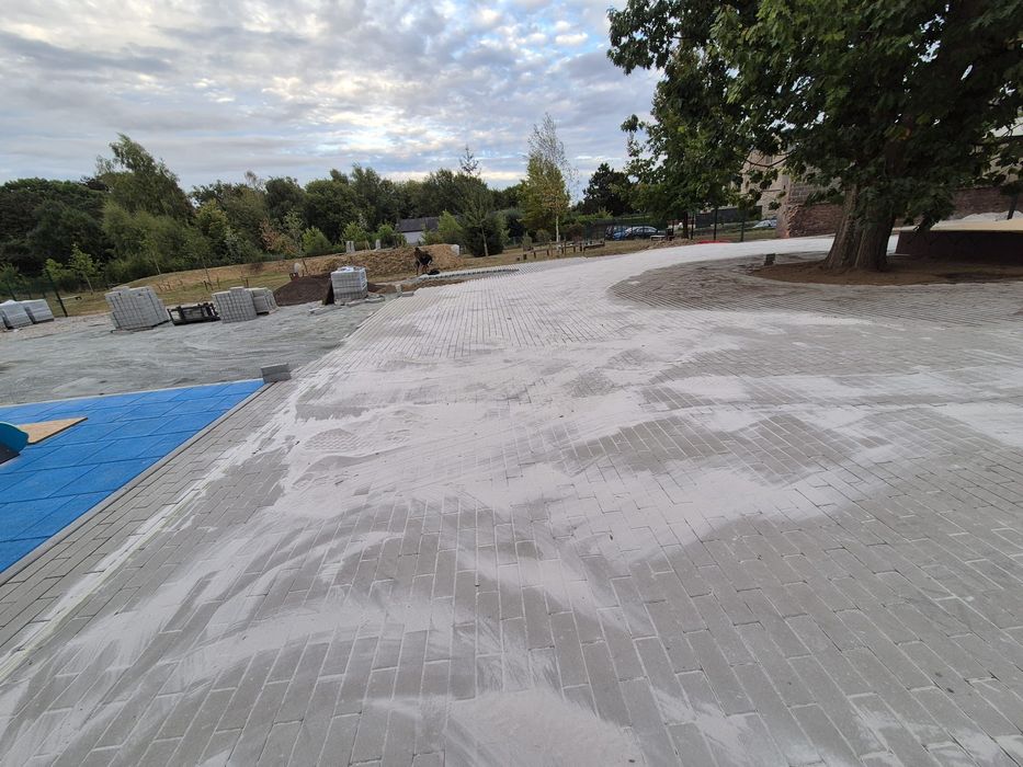 Realizez lucrări de borduri și pavaje in Botoșani și împrejurimi