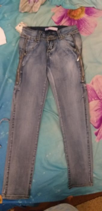 Продаются новые джинсы на девочек