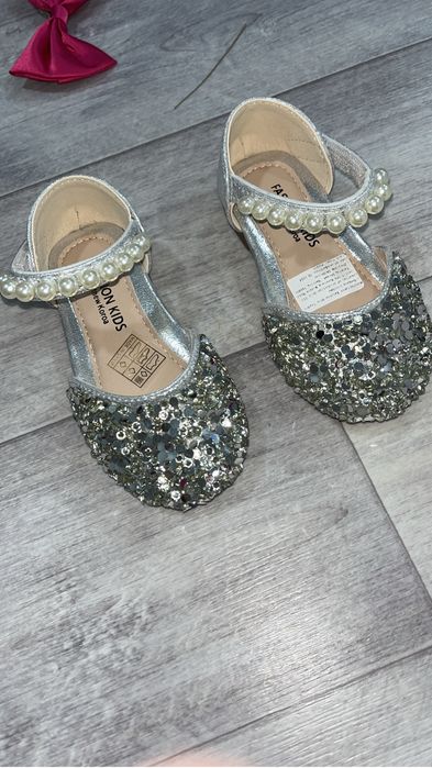 Продам туфли на девочку