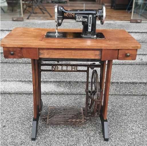 Masina de cusut Necchi