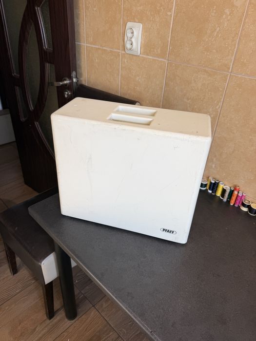 Mașină de cusut mecanică Pfaff Hobbymatic 803