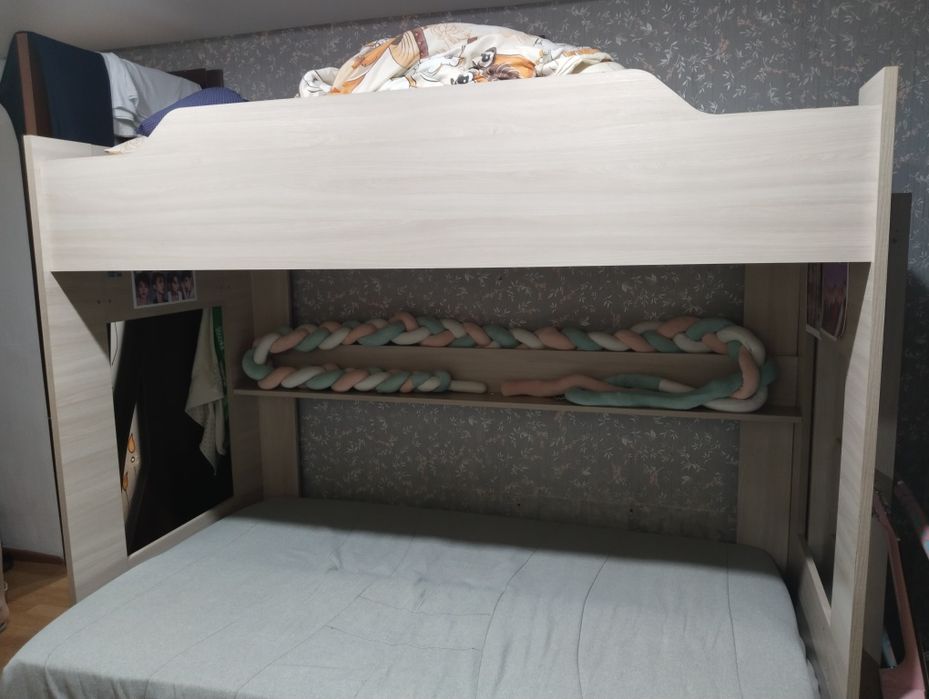 Двухъярусная кровать