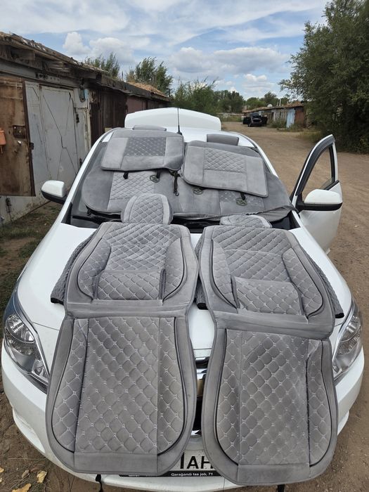 Авто чехол в хорошем состоянии.