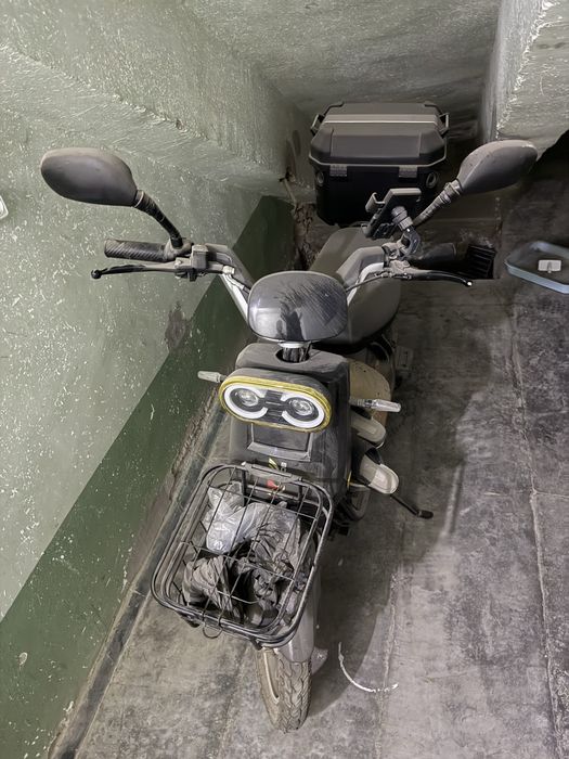 Skuter 6 ta akumlatorlik narxini yana kelishamiz ustlari chang faqat