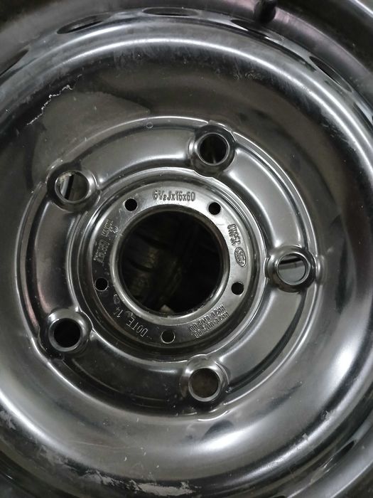 Продавам нови гуми с нови джанти Мишелин  235/65/16