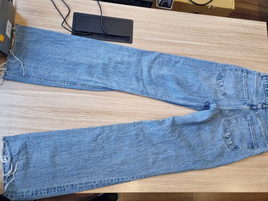 Срочно! Джинсы ZARA женские
Оригинал, отличное состояние