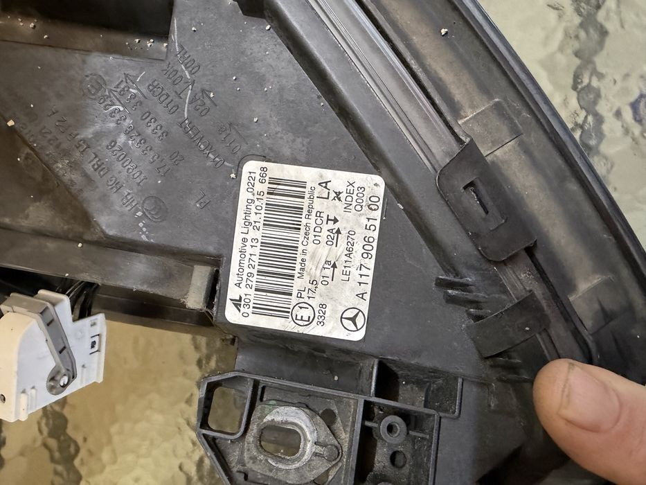 far stanga mercedes cla